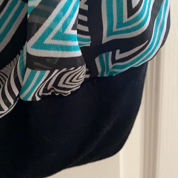 Black, green, white woman’s tank style shirt. Loose fitting too w/ fitted waist - Picture 5 of 11